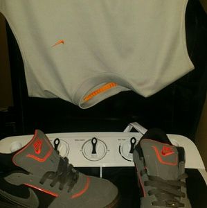 Nike sleeveless dri-fit top